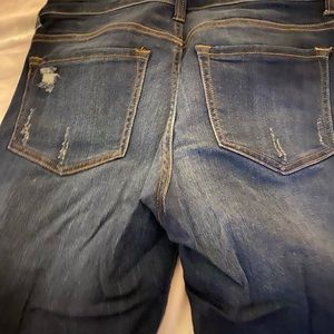 Size 27 inch waist cropped jeans.